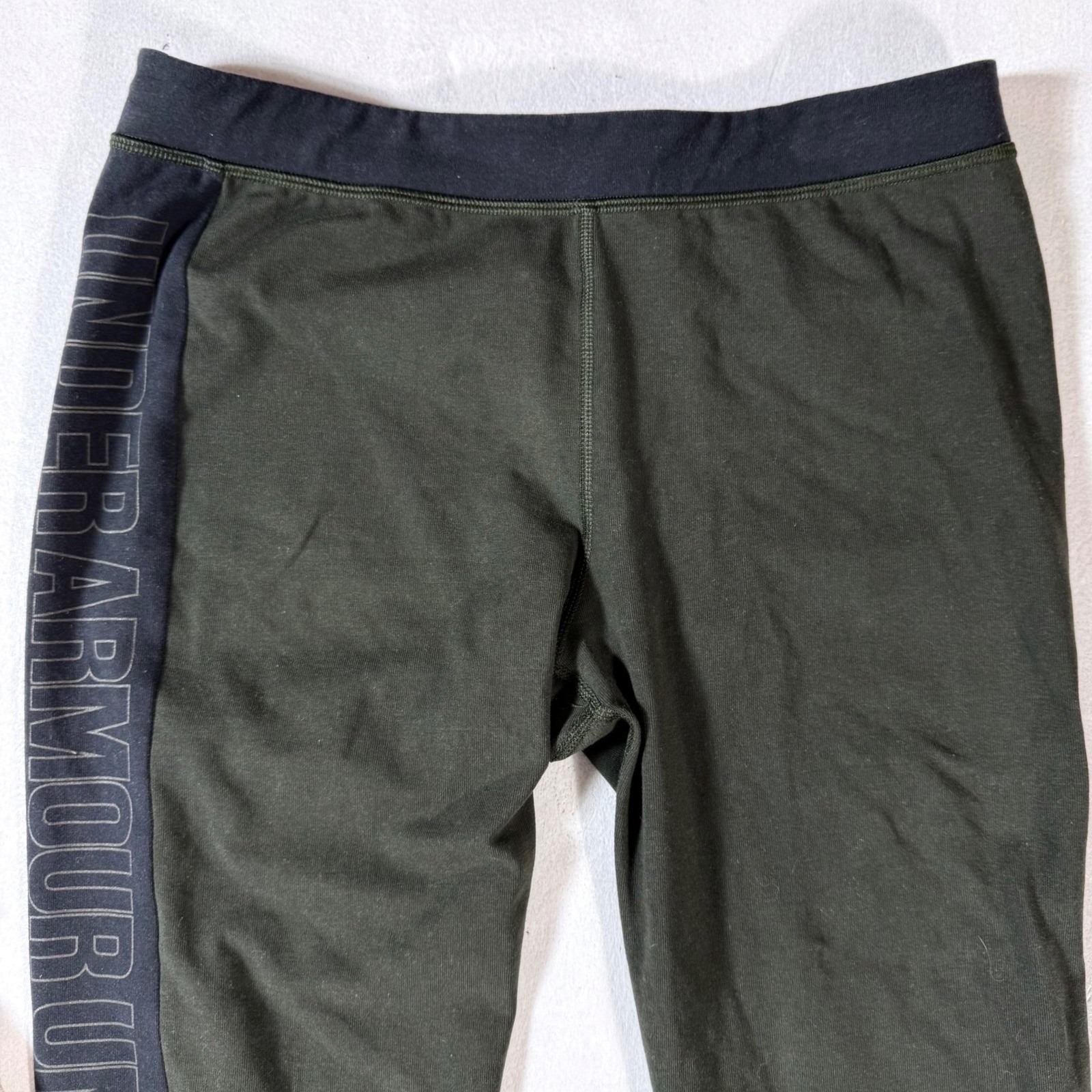Under Armour Womens Medium Leggings Charged Olive Green Athletic Stretch 28x28